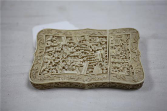 A Chinese export ivory serpentine shaped card case, 19th century, 11.5cm